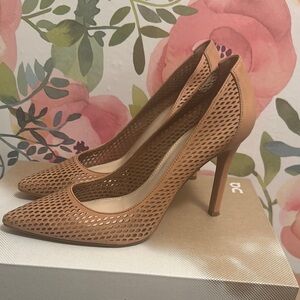 Vince Camuto genuine leather Tan Mesh Women's Heels sz 9.5 9 1/2